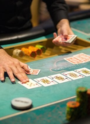 Casinohuone Arvostelu: Pelit, Bonukset Ja Kokemukset Suomalaisille Pelaajille
