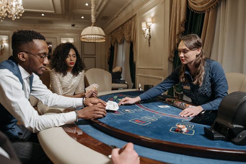 Casinohuone Nettikasino: Pelaamisen Kokemuksia, Bonuksia Ja Pelivalikoima