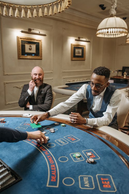 Casinohuone Nettikasino: Pelaamisen Kokemuksia, Bonuksia Ja Pelivalikoima