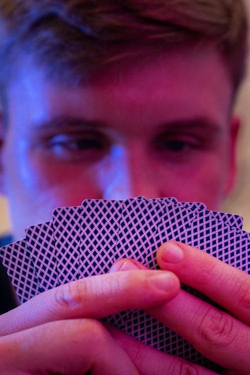 Casinohuone Netticasino: Parhaat Pelit, Bonukset Ja Kokemukset Suomalaispelaajille
