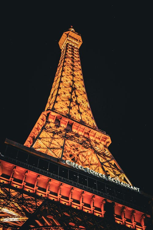 Casinohuone Pelit: Kattava Opas Kasinopelien Maailmaan