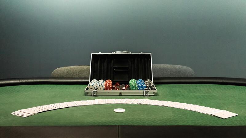 Casinohuone Pelit: Kattava Opas Kasinopelien Maailmaan