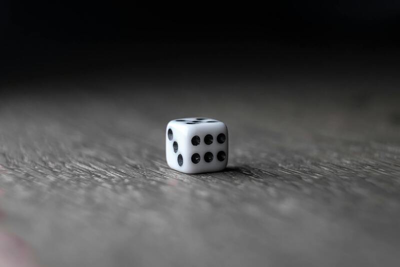 Casinohuone Pokeri: Opas Suomalaisten Pokerin Ja Kasinon Pelaamiseen